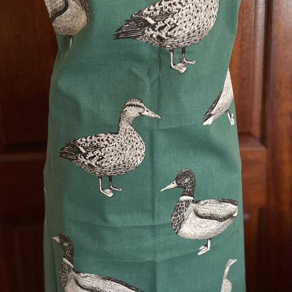 Homestead Country Kitchen APRON with fabulous DUCKS design - SALE
