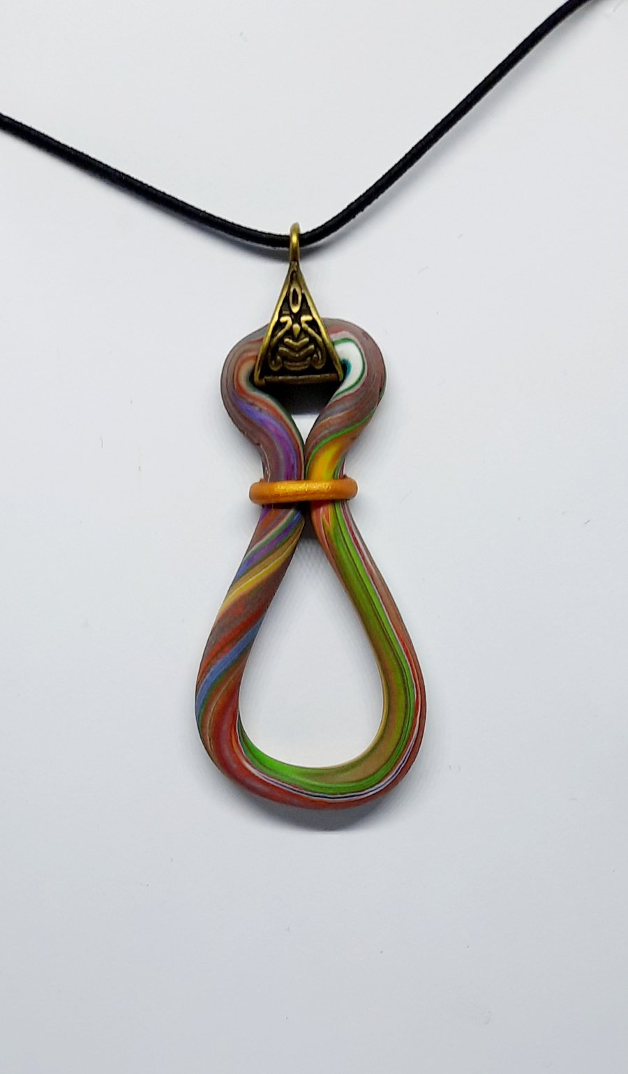 Modern twist pendant necklace 