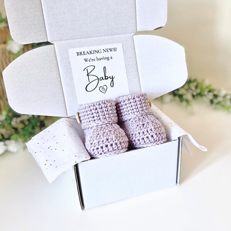 Pregnancy Announcement Gift Box – Baby Booties Reveal Keepsake