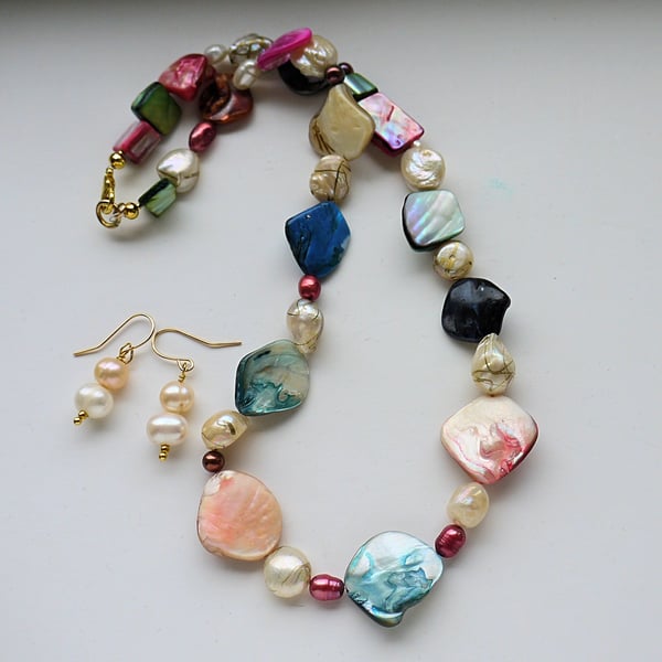 Shell and pearl necklace and earrings set multicolour vintage retro