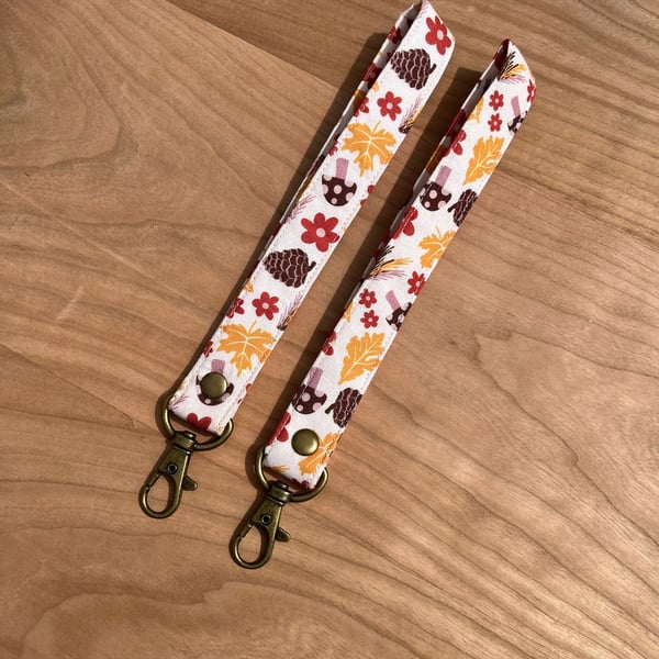 Autumn White Fabric Wristlet Keyfob Lanyard Keychain with Lobster Claw