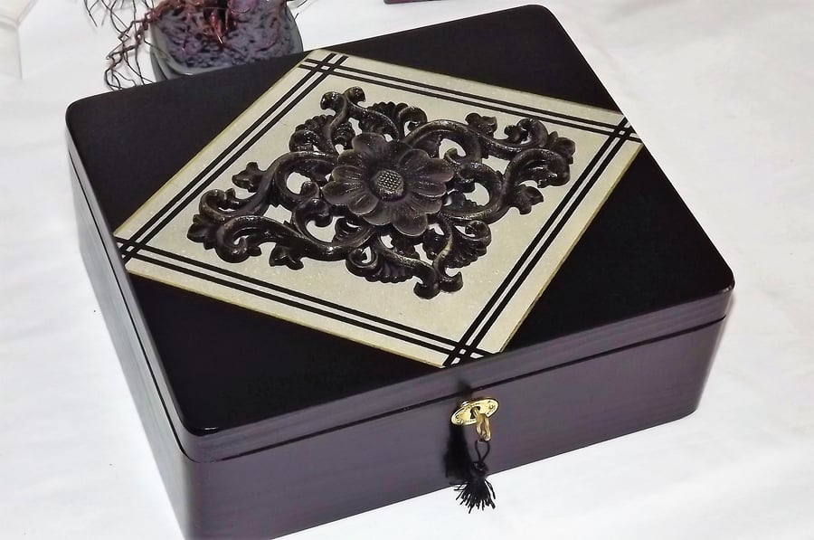 LOCKABLE WOODEN Jewellery Storage Box with black CARVED wooden centrepiece.