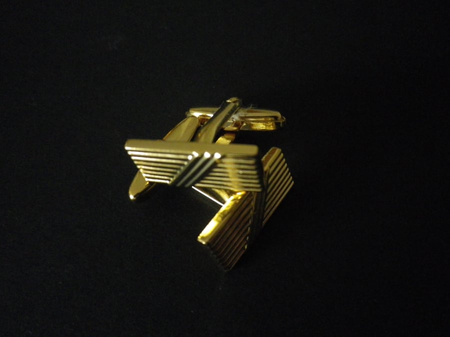 Gold plated retro design, angled groove  cufflink, free shipping.gift wrapped...