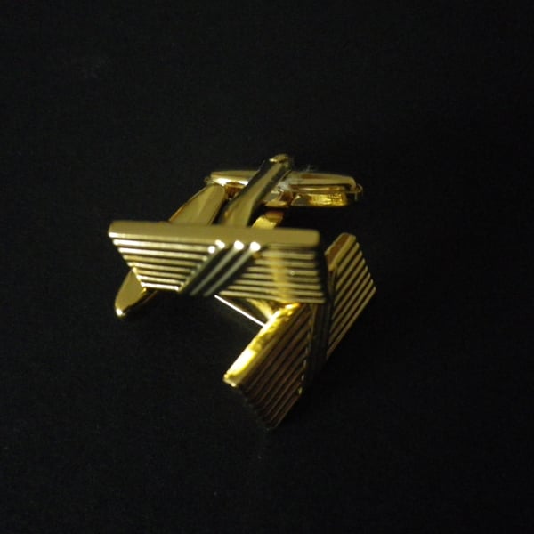 Gold plated retro design, angled groove  cufflink, free shipping.gift wrapped...