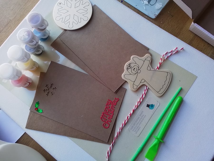 Christmas craft kit. Childrens craft kit. Ref 415a