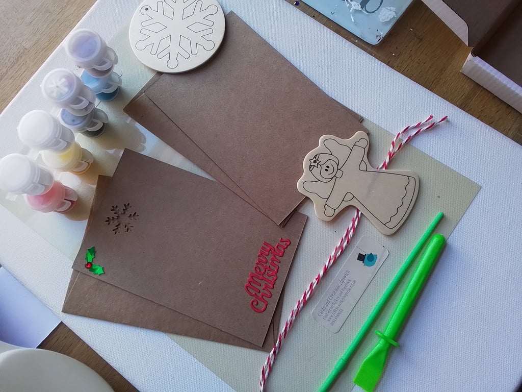 Christmas craft kit. Childrens craft kit. Ref 415a