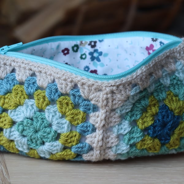 crochet pencil case, pouch 