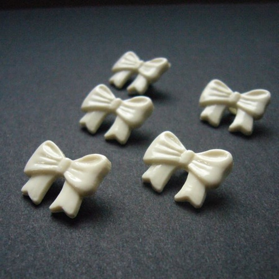 10 Little Bow Buttons in cream. Vintage feel! - Folksy