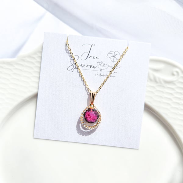 Dried Flower Pendant Necklace