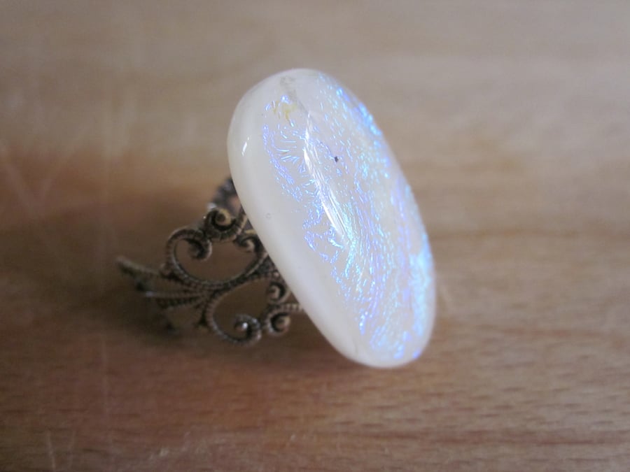 Handmade glass cabochon filigree ring - pearl dichroic oval
