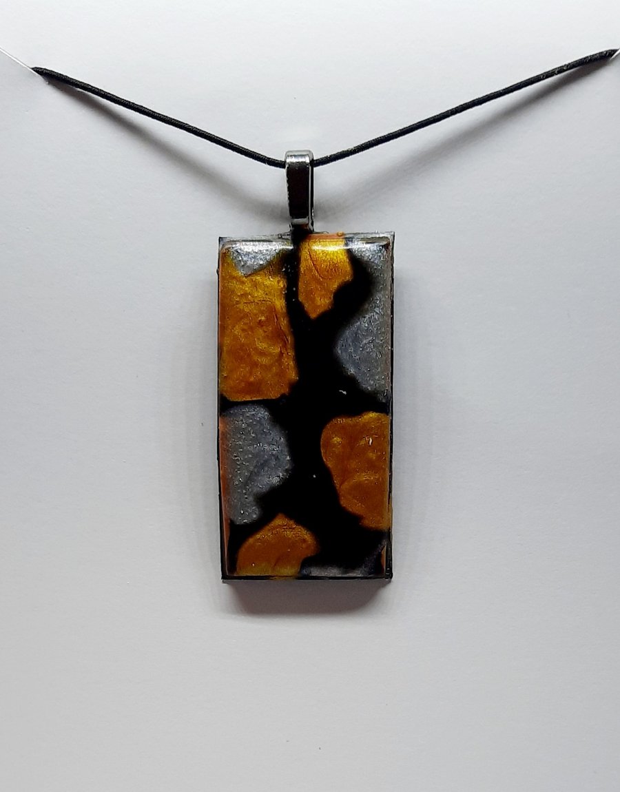 Abstract pendant necklace 