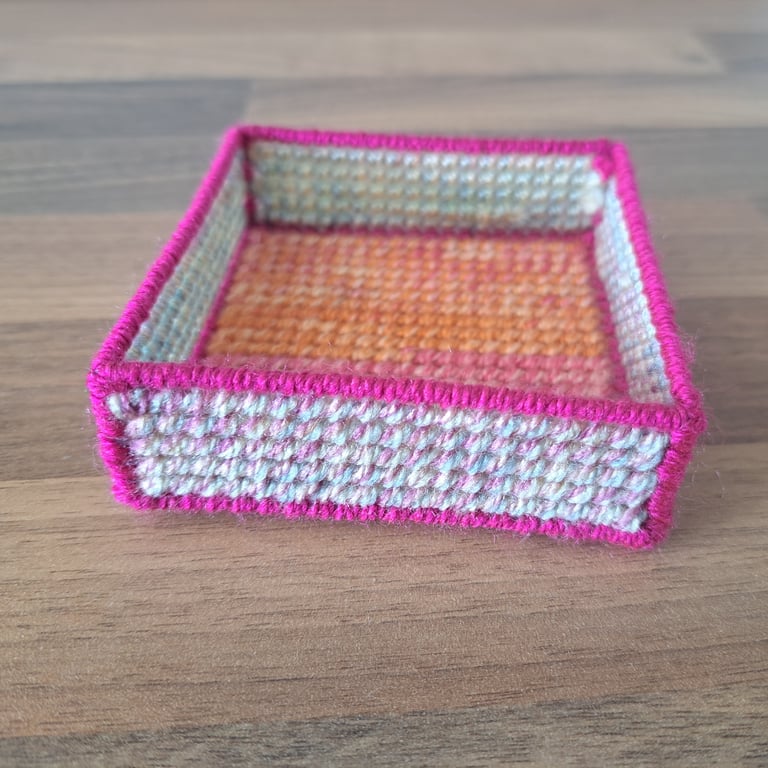 Small tray for small desk items - watercolour pattern with magenta edging