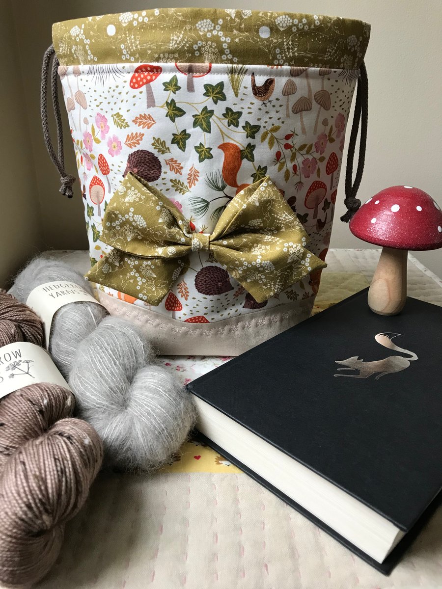 Autumn animal bag, green bow.