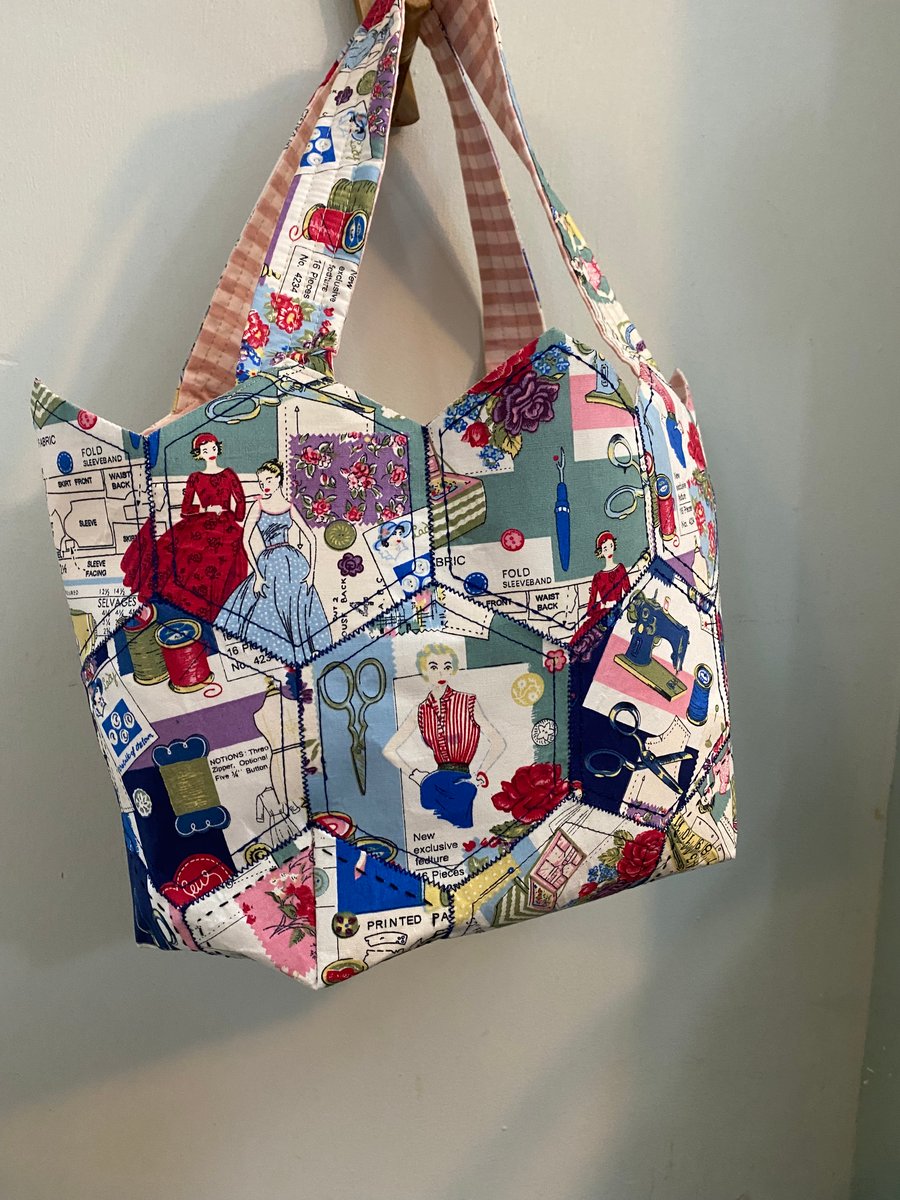 Hexagon Bucket Bag for All Sorts of Hobbies and Crafts. 50’s Look Fabric.