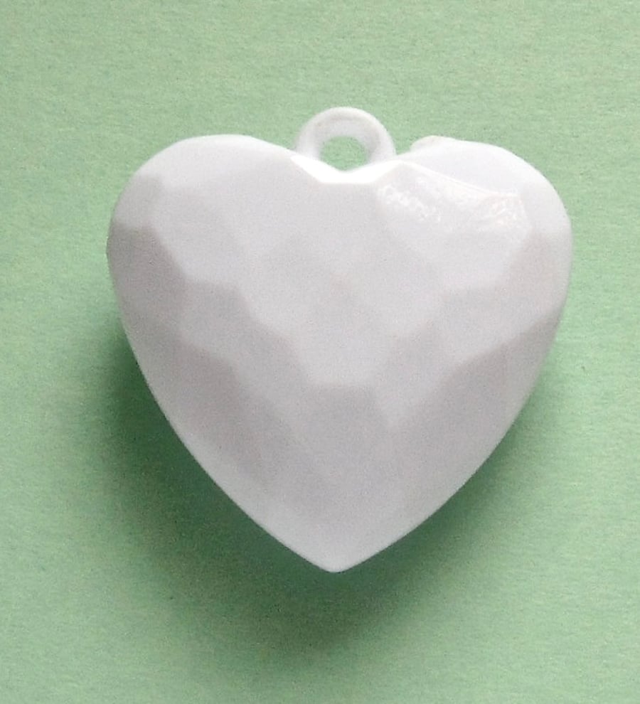 Destash:HEARTS: Small Faceted Acrylic Heart Pendant 3cms 