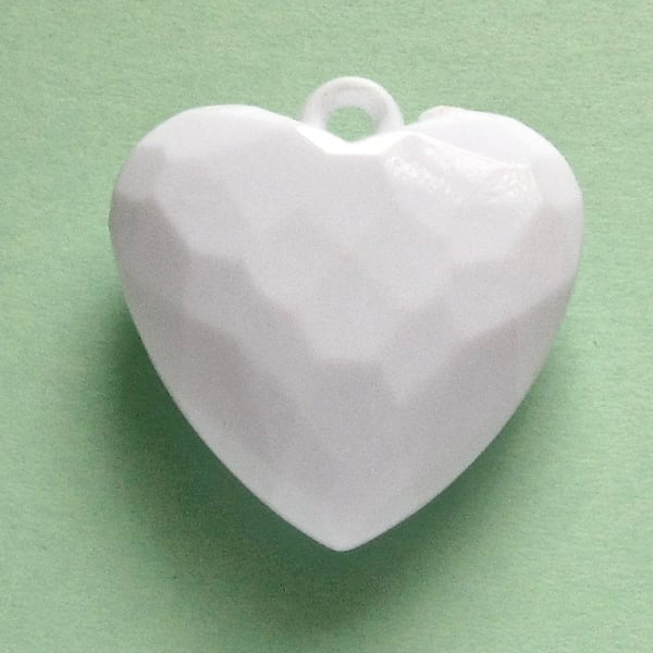 Destash:HEARTS: Small Faceted Acrylic Heart Pendant 3cms 