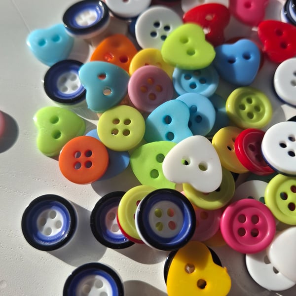 100 x Mixed Size 2 & 4 Hole Mixed Colour Acrylic Buttons