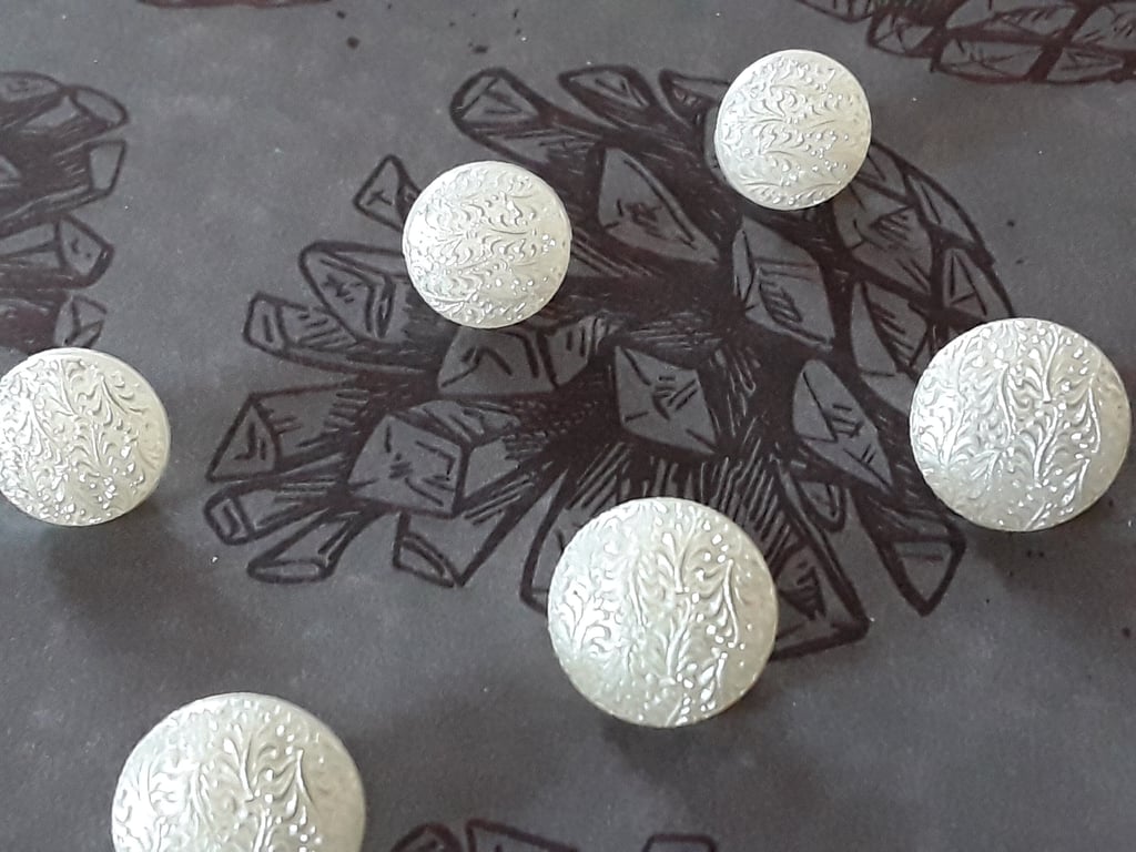 16.5mm 26L Vintage "ultimate Pearl" Nylon shank button