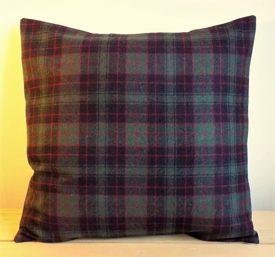 Cushion cover. Tartan plaid in dark green, black and red