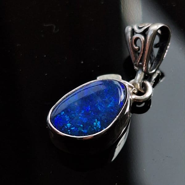 8x12mm Free Form Lightening Ridge Opal Doublet Pendant