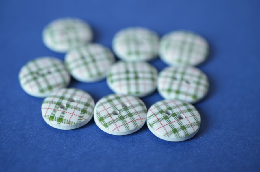 15mm Wooden Tartan Plaid Buttons Green, White & Red 10pk Checked Check (SCK7)