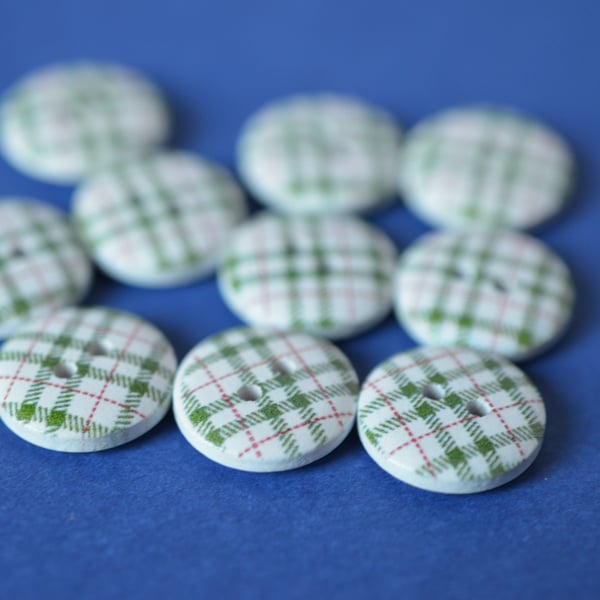 15mm Wooden Tartan Plaid Buttons Green, White & Red 10pk Checked Check (SCK7)