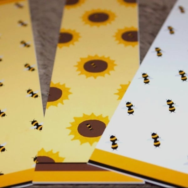 Bee reading bookmarks, set of 3, yellow