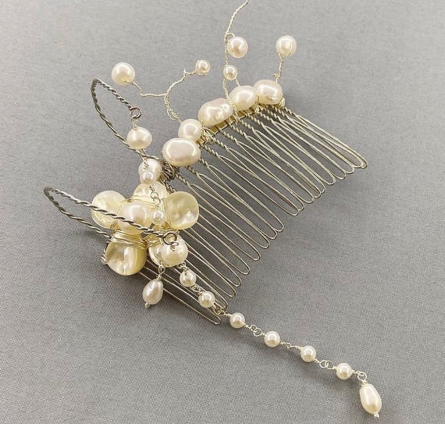 Decorative Ivory Cultured Pearl & Shell Pearl Flower Floral Hair Comb 