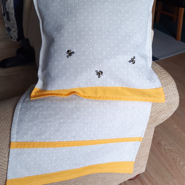 Bumble Bees Cushion Covers x 2
