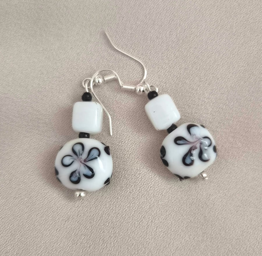 Black and White ceramic flower earrings - Folksy