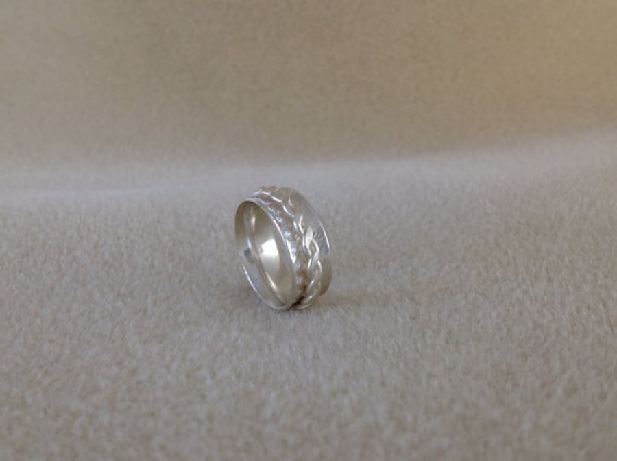 Sterling silver Unisex hammered twist spinner worry ring