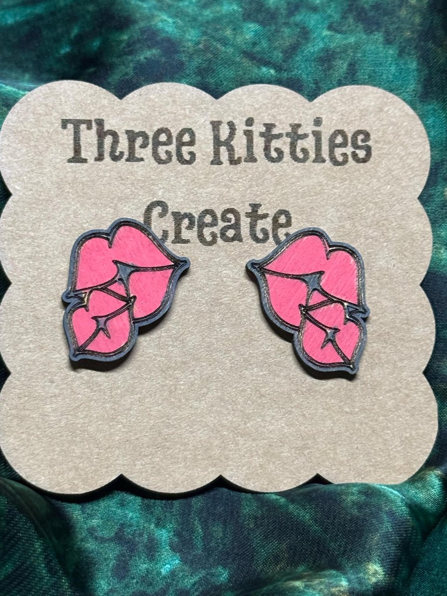 Kissy Lip Earrings
