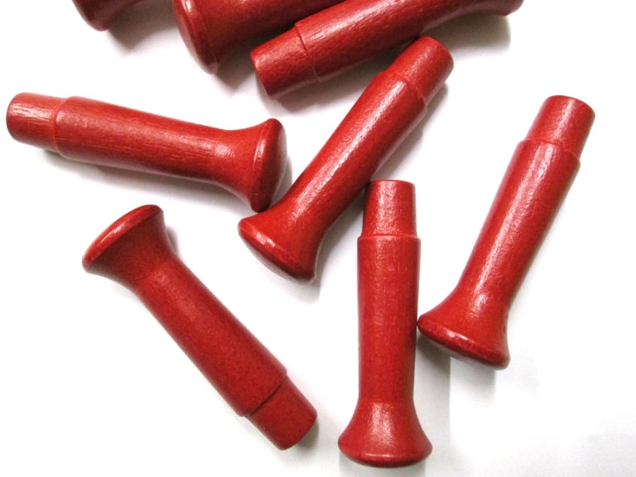5 x RED PAINTED  6.2cm Shaker pegs