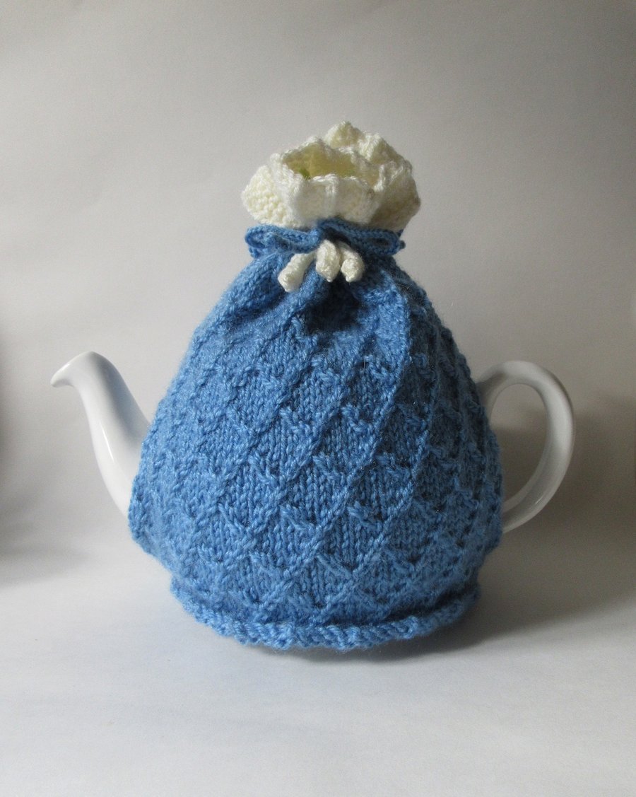 Tea cosy tea cosie - cornishware blue with crocus flowers