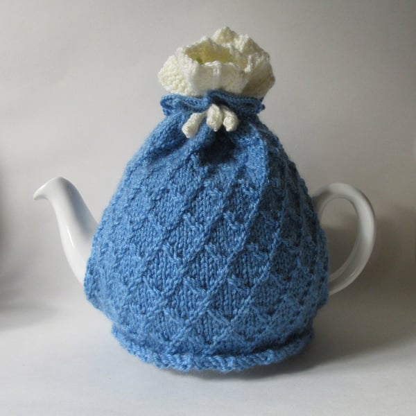 Tea cosy tea cosie - cornishware blue with crocus flowers