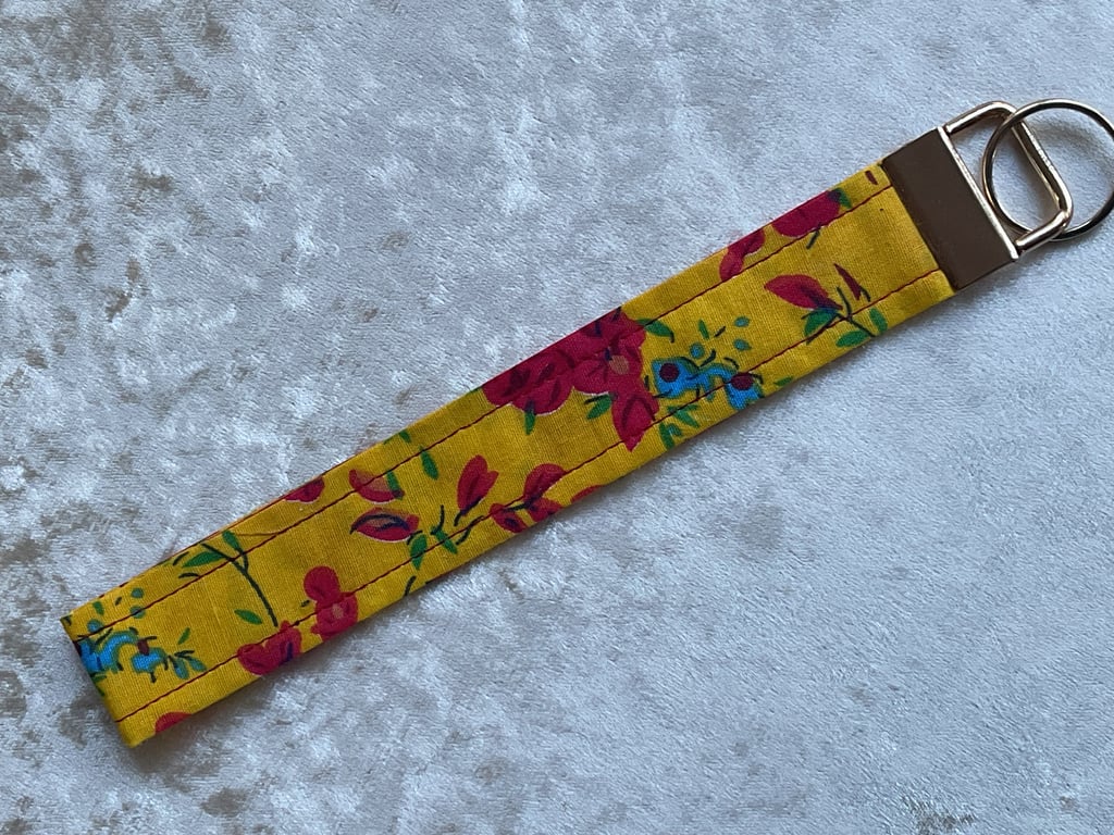 SUNNY YELLOW FLORAL WRISTLET KEYRING KEY HOLDER LANYARD FOB CHAIN 