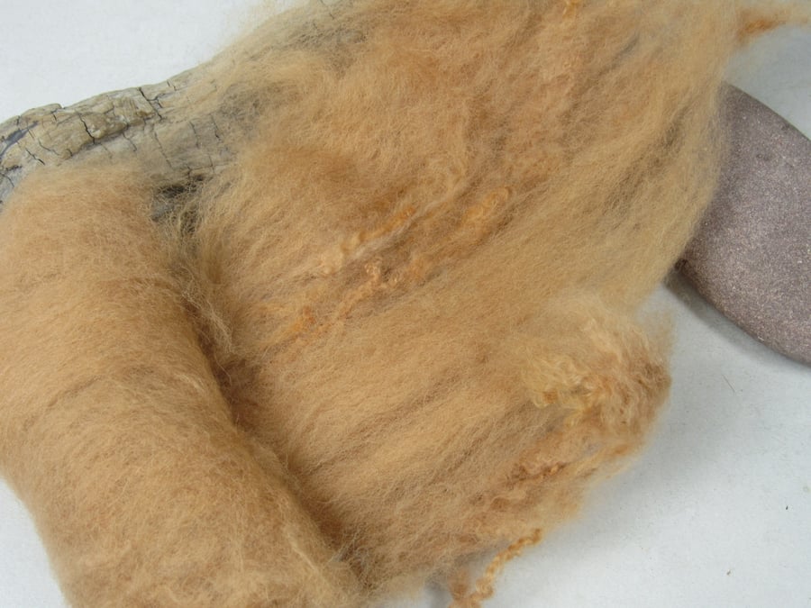 10g Naturally Dyed Cutch Brown BFL Shetland Felting Wool