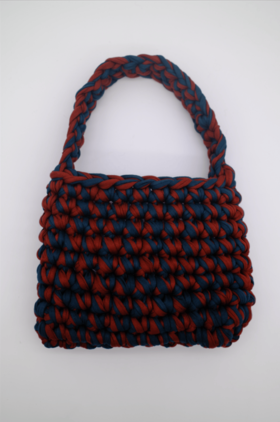 Crocheted shoulder bag 