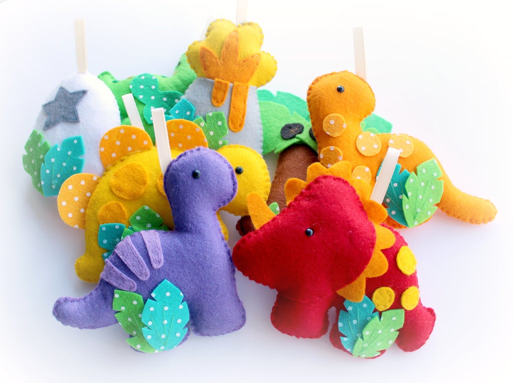 Make Your Own felt Dinosaur Garland Kit. Sewing pattern. DIY Craft. Sew Your Own