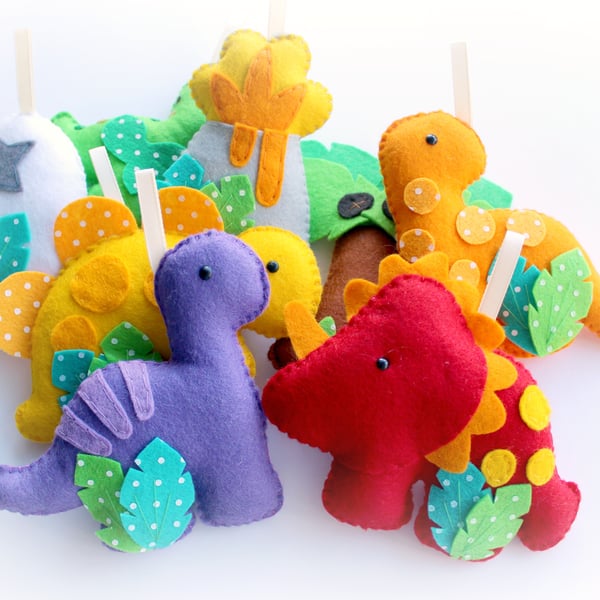 Make Your Own felt Dinosaur Garland Kit. Sewing pattern. DIY Craft. Sew Your Own