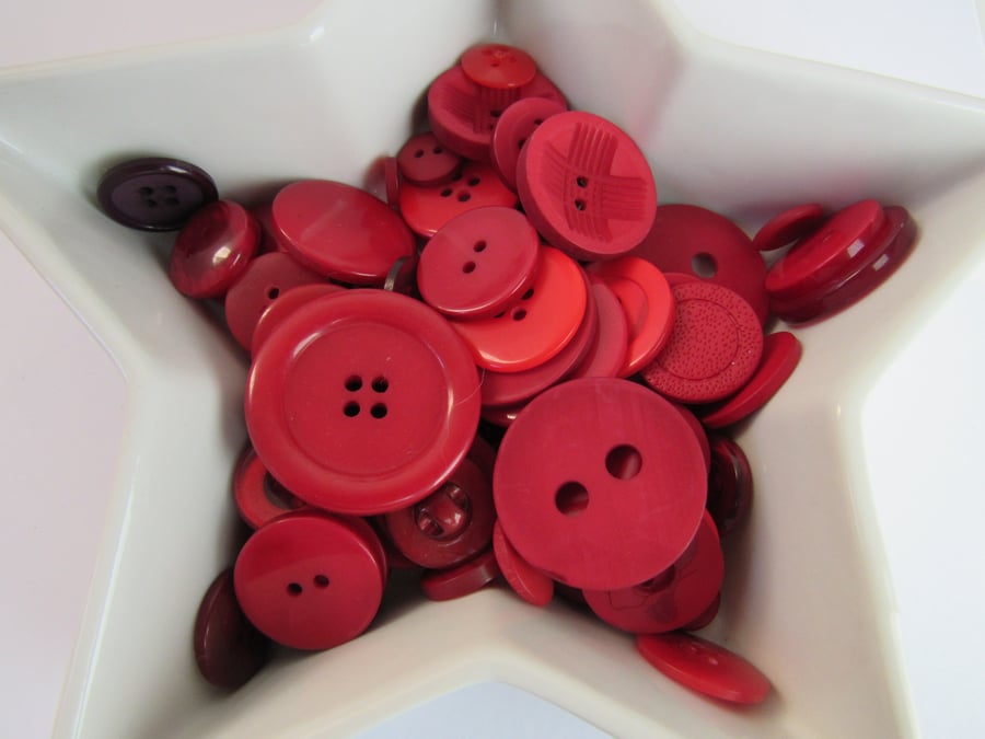 50g Mixed Red Craft Buttons