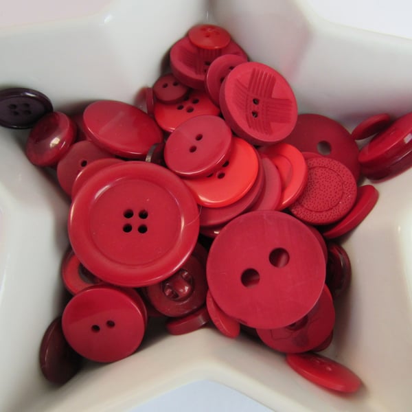 50g Mixed Red Craft Buttons