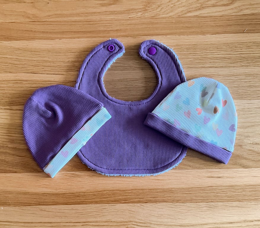 Newborn Baby Boxed Gift Set-Beanie Hats & Matching Bib-Abstract Design-BGS29