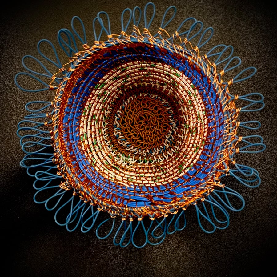 Looped edge mini vessel