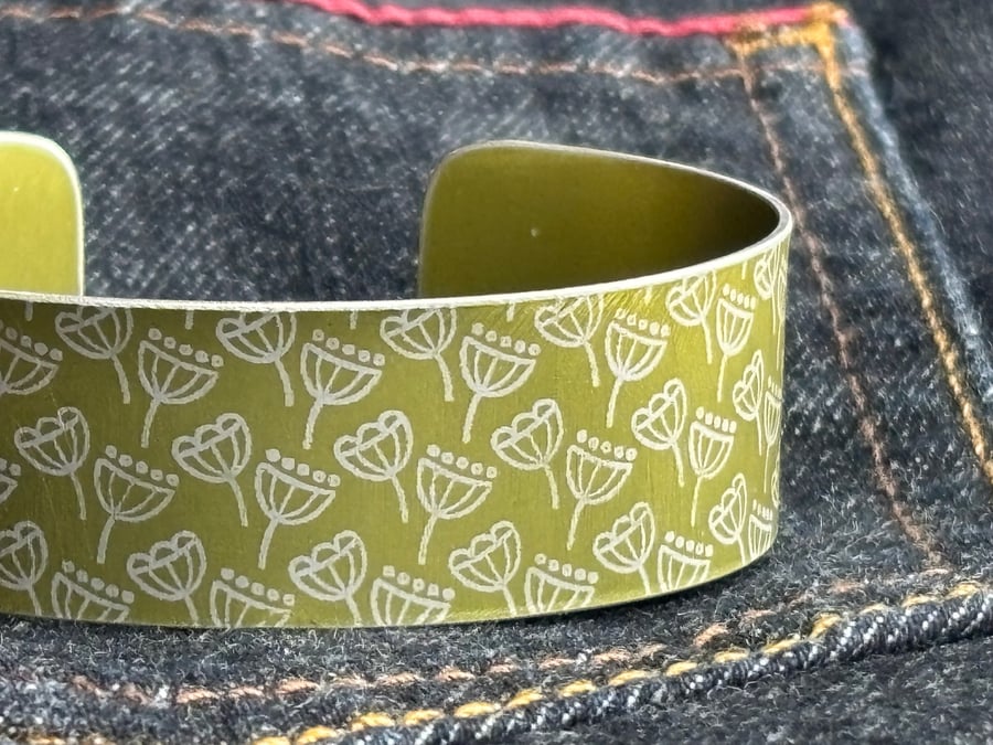 Geometric seed head print cuff bracelet olive