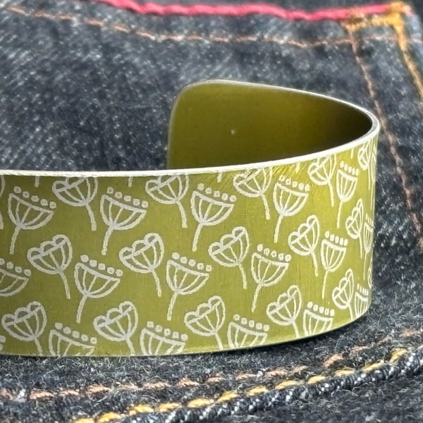 Geometric seed head print cuff bracelet olive