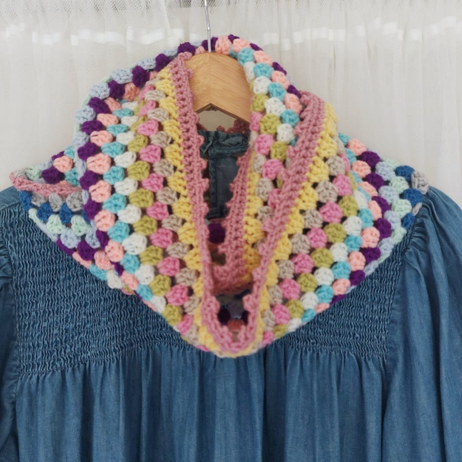  Crochet Infinity Scarf Pale Rose Pink Trim 'Happy Scrappy'