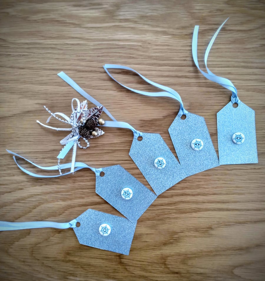 Pack of 5 blue on white SNOWFLAKE wooden button blue glittercard GIFT CARDS