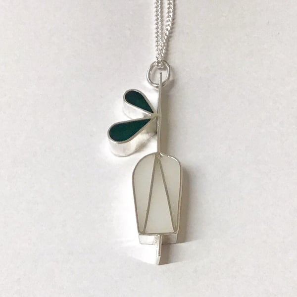 A Snowdrop pendant in silver and resin