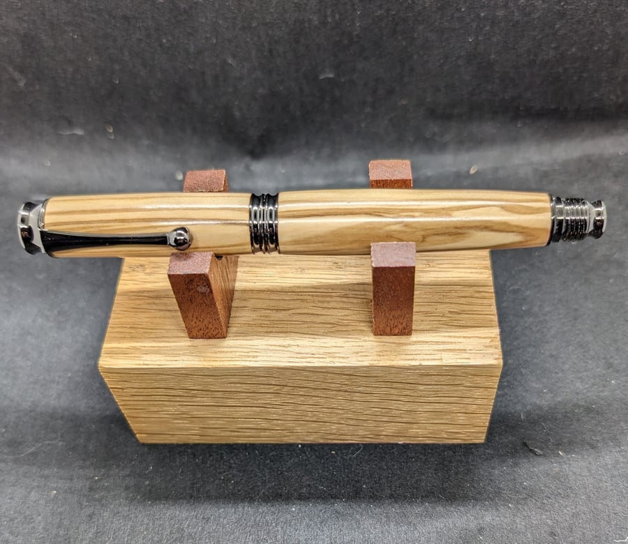 Olive wood fountain pen